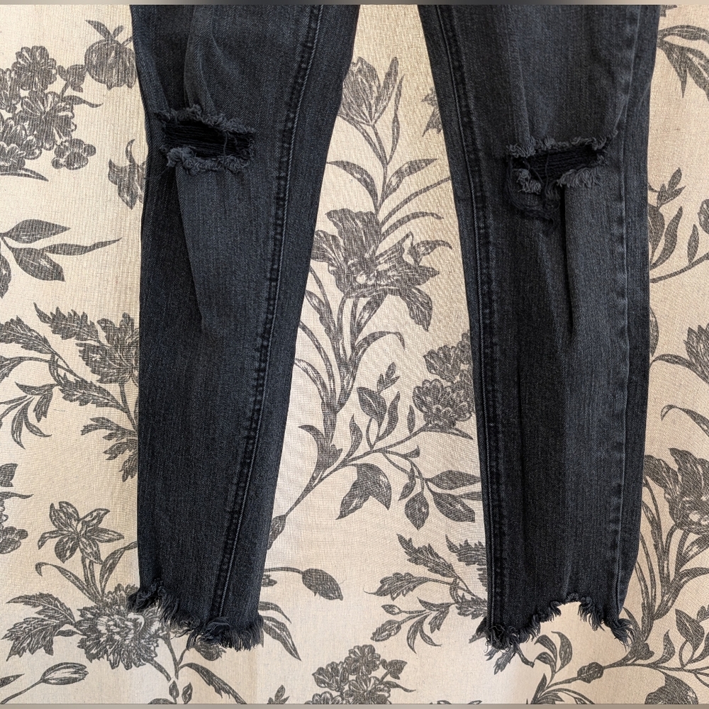Wild Fable High Rise Black Denim Distressed / Ripped Jeans - Size 2 - Picture 2 of 5